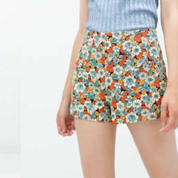 Zara Pants - Zara high waisted floral shorts